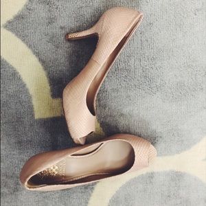 VINCE CAMUTO heels